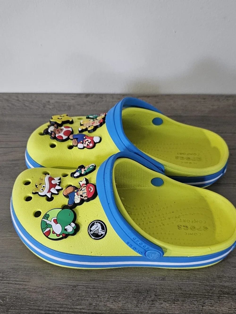 CROCS Kids Citron Yellow and Blue Clogs with Super Mario Charms C 13 Boy